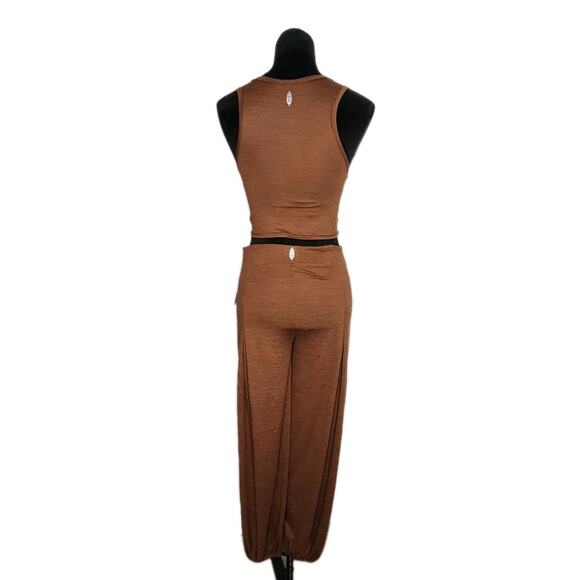 NWT Free People Movement Athletic Pants and Cropped top set Argan oil size XS/S - Picture 3 of 8
